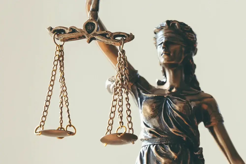lady-justice-with-scales